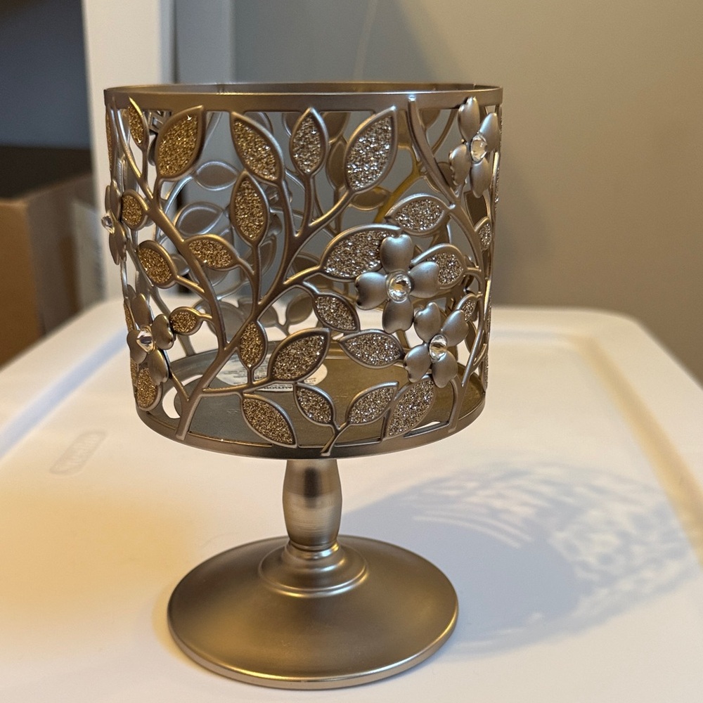 Elegant Gold Floral leaf Candle Holder